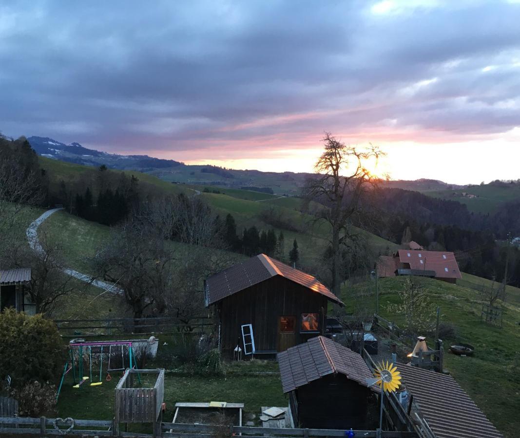 3,5 Zimmerferienwohnung Schwalbenaescht Rueeggisberg Bagian luar foto